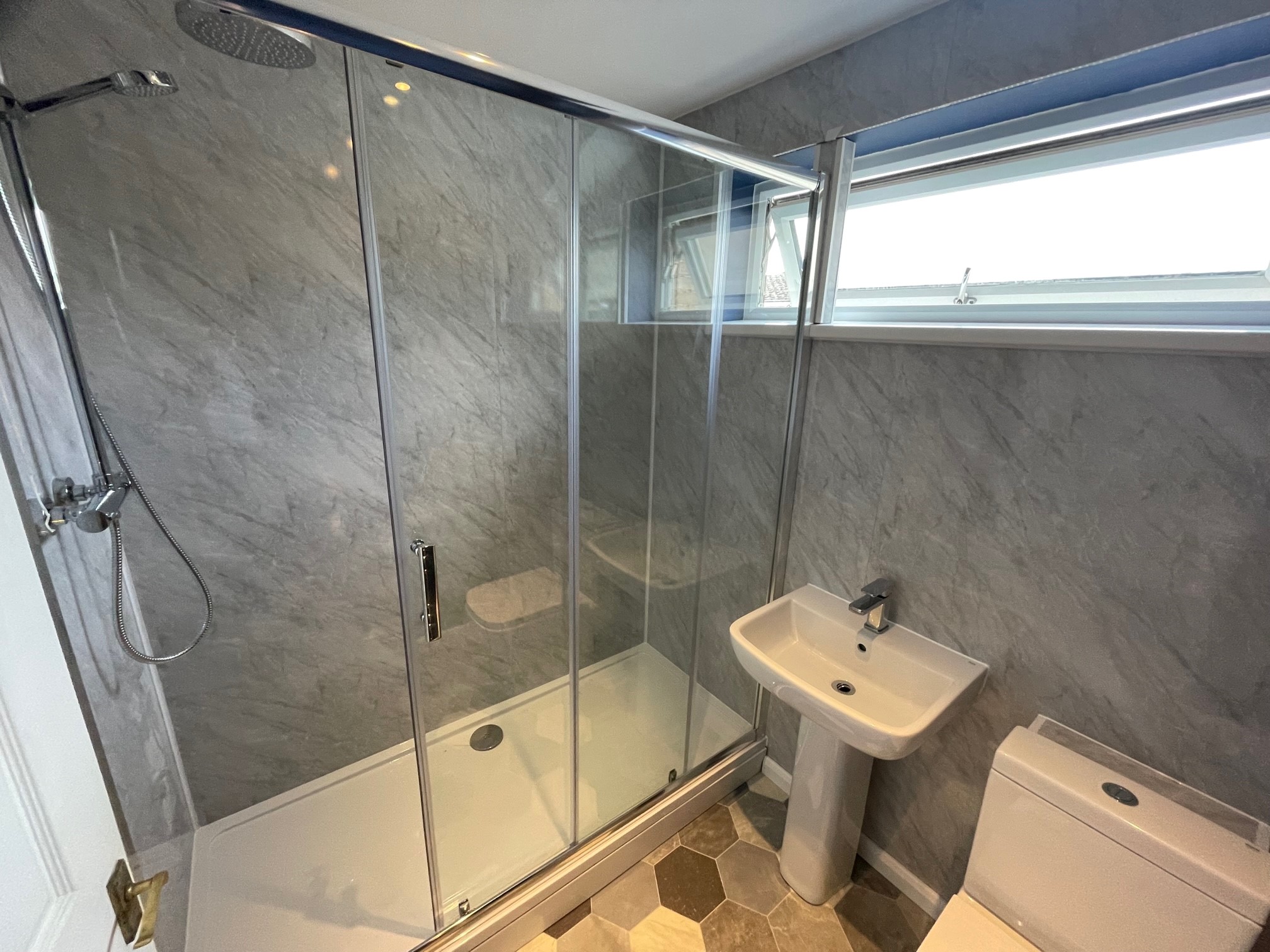 Bathroom installation with shower tray, screeen, sink and WC